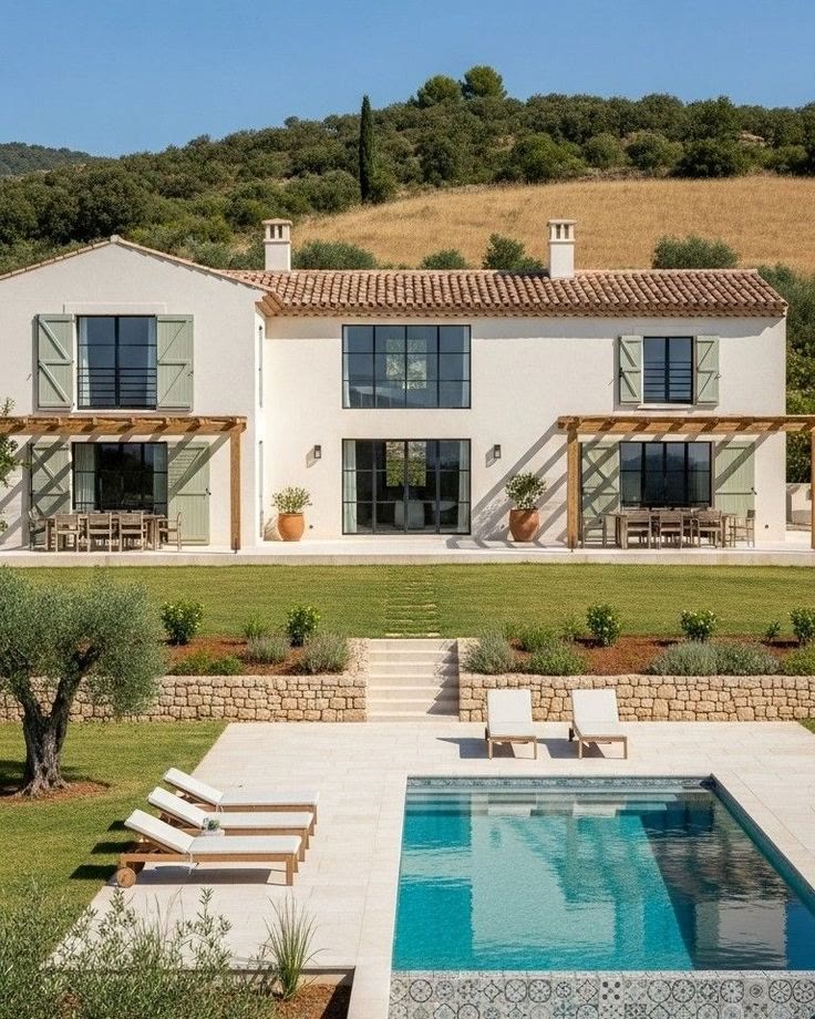 Chalet con piscina y jardín